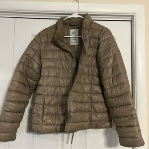 GAP Women's Lightweight Quilted Puffer Jacket ColdControl- Taupe